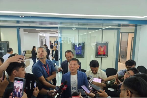 Here are some alternative titles for "Operator liga cermati ketat laga-laga akhir musim":

1. "Operator Liga Memantau Ketat Pertandingan-Pertandingan Menjelang Akhir Musim"
2. "Pengawasan Ketat Operator Liga Terhadap Laga-Laga Penting Musim Ini"
3. "Operator Liga Fokus pada Pengawasan Ketat di Pertandingan Akhir Musim"
4. "Menjelang Penutupan Musim: Operator Liga Tingkatkan Pengawasan Laga"
5. "Operator Liga Cermati dengan Seksama Laga Menentukan di Akhir Musim"
6. "Kewaspadaan Operator Liga: Memastikan Keberlangsungan Laga-Laga Akhir Musim"
7. "Operator Liga: Fokus pada Laga Krusial di Fase Akhir Musim"
8. "Pengawasan Mengetat: Operator Liga Siaga di Pertandingan Akhir Musim"

Silakan pilih atau modifikasi sesuai dengan kebutuhan Anda!
