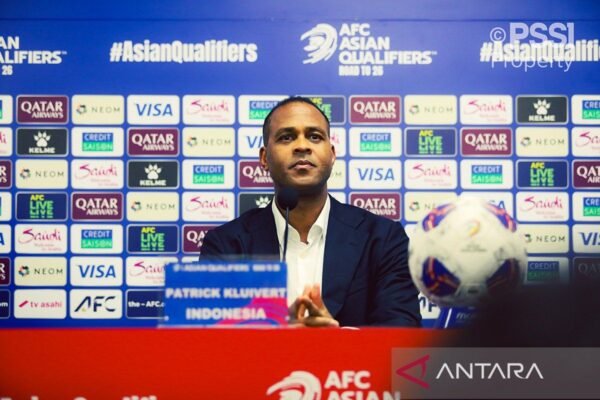 Tantangan Besar: Patrick Kluivert Menilai Jepang 'Terlalu Kuat' untuk Indonesia