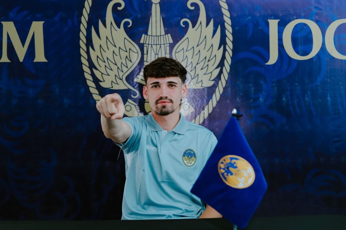 Berikut beberapa alternatif judul untuk "Deni Corfe Jadi Pemain Asing Kelima PSIM Yogyakarta":

1. "Deni Corfe Resmi Bergabung, Jadi Pemain Asing Kelima PSIM Yogyakarta"
2. "Pemain Asing Kelima PSIM Yogyakarta: Deni Corfe Sebagai Wajah Baru"
3. "PSIM Yogyakarta Sambut Deni Corfe sebagai Pemain Asing Kelima"
4. "Deni Corfe: Tambahan Terbaru di Daftar Pemain Asing PSIM Yogyakarta"
5. "PSIM Yogyakarta Perkuat Tim dengan Deni Corfe, Pemain Asing Kelima"
6. "Deni Corfe, Pemain Asing Kelima yang Dikenalkan PSIM Yogyakarta"
7. "PSIM Yogyakarta Kini Diperkuat Deni Corfe Sebagai Pemain Asing Kelima"
8. "Deni Corfe Bergabung, Menjadi Pemain Asing Kelima PSIM Yogyakarta"

Semoga salah satu dari judul-judul di atas sesuai dengan yang Anda inginkan!
