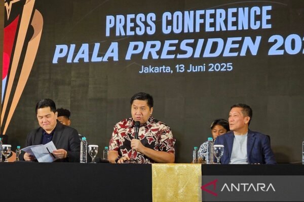 Berikut beberapa alternatif judul untuk "Cara beli tiket Piala Presiden 2025: Panduan dan jadwal pertandingan":

1. "Panduan Lengkap: Cara Mendapatkan Tiket Piala Presiden 2025 dan Jadwal Pertandingannya"
2. "Mudahnya Beli Tiket Piala Presiden 2025: Info dan Jadwal Pertandingan"
3. "Jadilah Penonton Piala Presiden 2025: Tips Pembelian Tiket dan Jadwal Pertandingan"
4. "Segera Dapatkan Tiket Piala Presiden 2025: Panduan dan Jadwal Pertandingan Terbaru"
5. "Berburu Tiket Piala Presiden 2025: Cara dan Jadwal Pertandingan yang Harus Diketahui"

Silakan pilih salah satu atau gunakan sebagai inspirasi untuk membuat judul yang sesuai!