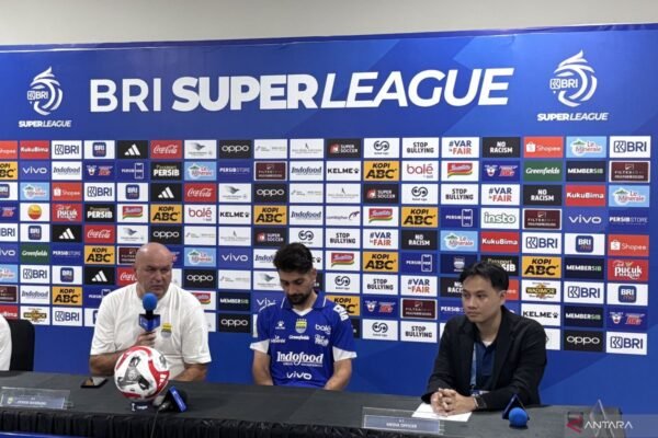 Pelatih Bojan Hodak Rayakan Kemenangan Perdana Bersama Persib