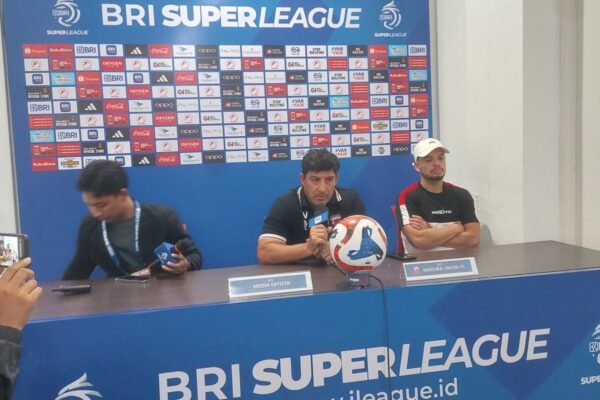 Berikut beberapa alternatif judul untuk "Pelatih Madura United soroti mental pemain setelah kalah di Ternate":

1. "Pelatih Madura United Evaluasi Mental Pemain Pasca Kekalahan di Ternate"
2. "Mental Pemain Jadi Sorotan Pelatih Madura United Setelah Kekalahan di Ternate"
3. "Kekalahan di Ternate: Pelatih Madura United Ungkap Masalah Mental Tim"
4. "Pelatih Madura United Tegaskan Pentingnya Mental Pemain Usai Kekalahan di Ternate"
5. "Usai Kalah di Ternate, Pelatih Madura United Soroti Kesehatan Mental Pemain" 

Semoga alternatif judul ini membantu!